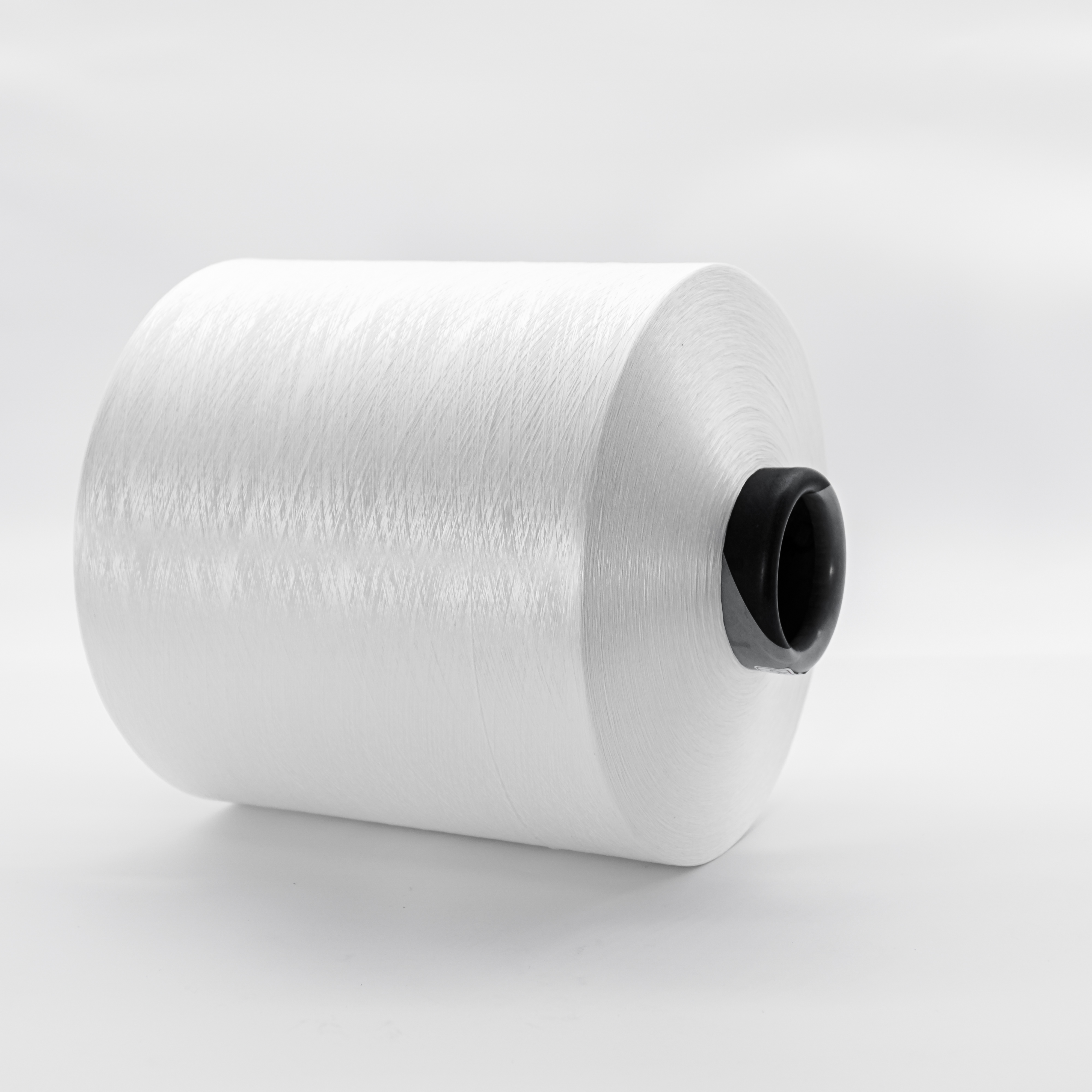 خصائص ومزايا خيوط البوليستر الدقيقة المخلوطة بالنايلون